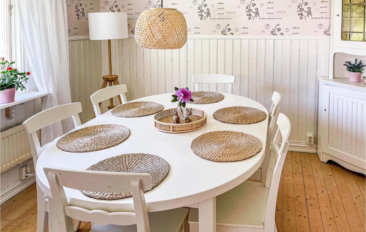 Cozy Home In Strmstad With Wifi Strömstad Екстериор снимка