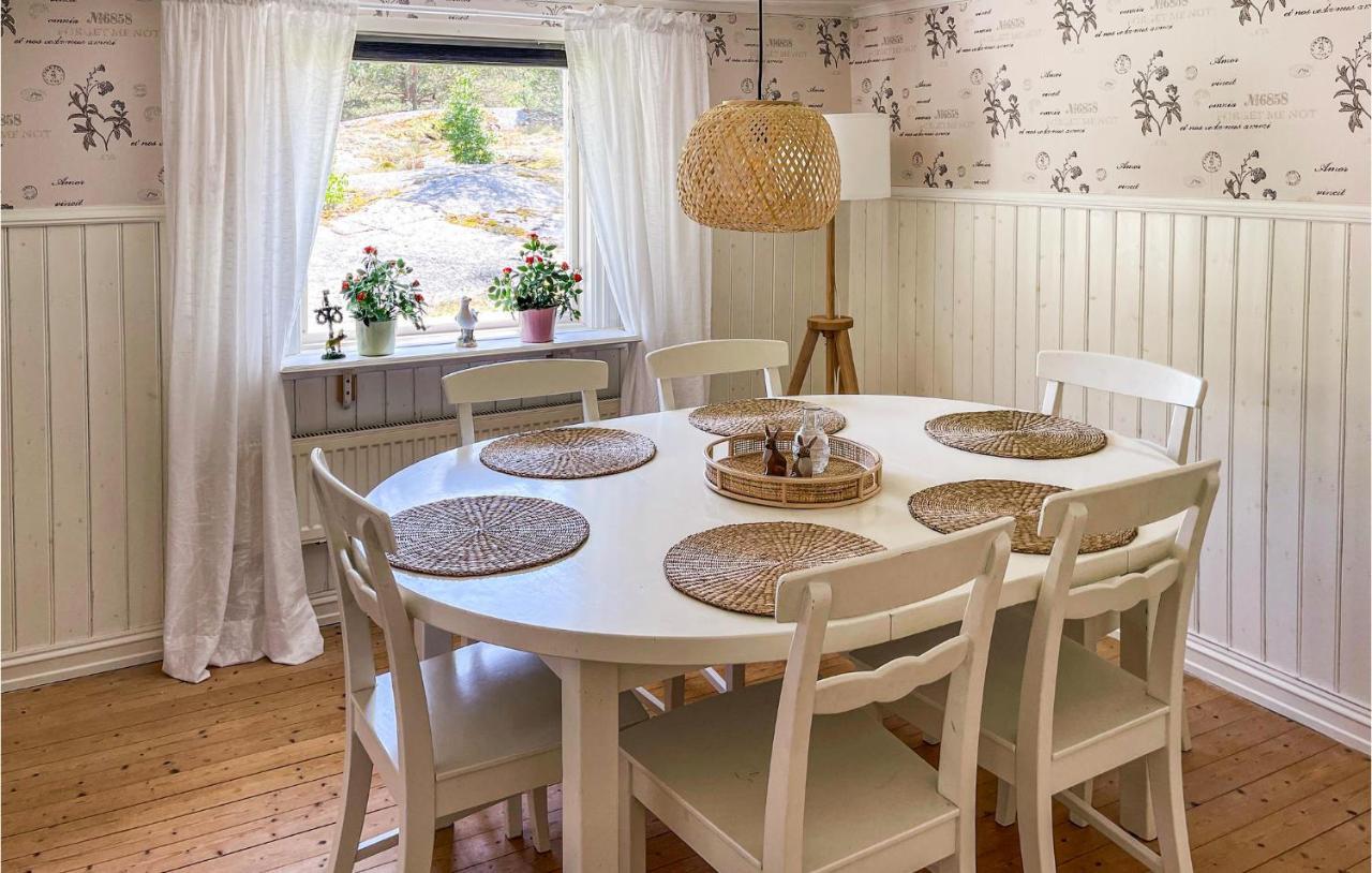 Cozy Home In Strmstad With Wifi Strömstad Екстериор снимка